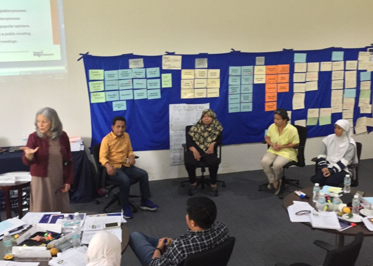 teknik dalam partisipasi publik saat pelatihan dasar-dasar partisipasi publik berlansung